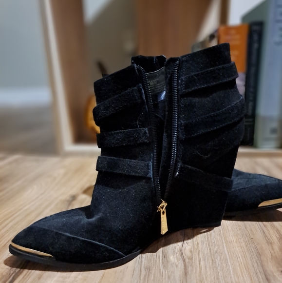 Vince Camuto Booties - Picture 3 of 6